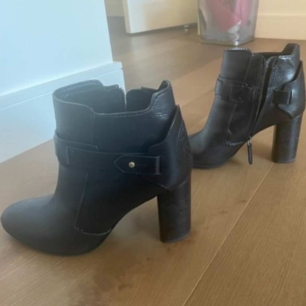 Tory Burch Size 7 Colton Leather Black Bootie